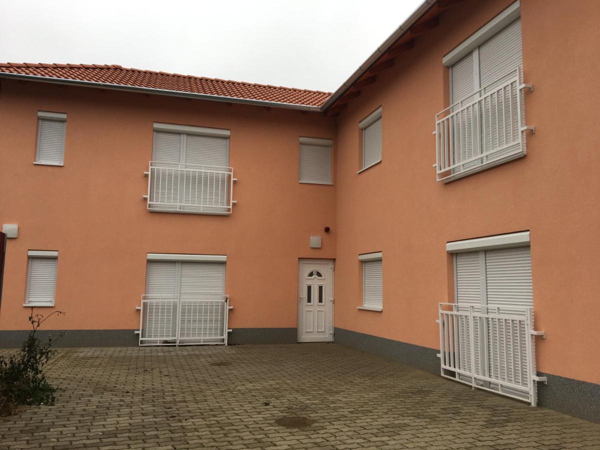 Izabella Panzio Hajduszoboszlo Exterior foto